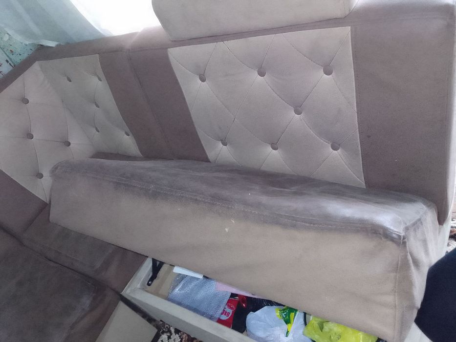 Продам кухонный уголок. Состояние среднее