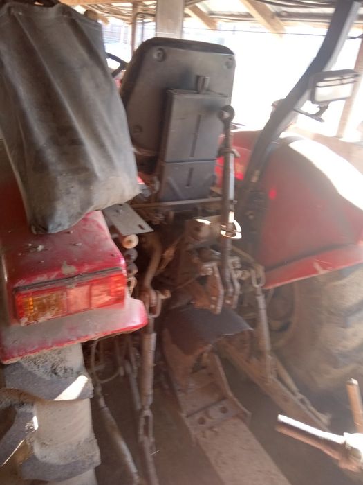 Vând tractor MAHINDRA