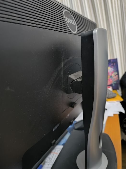 Dell UltraSharp U2412M – произведен април 2017 г., 24"