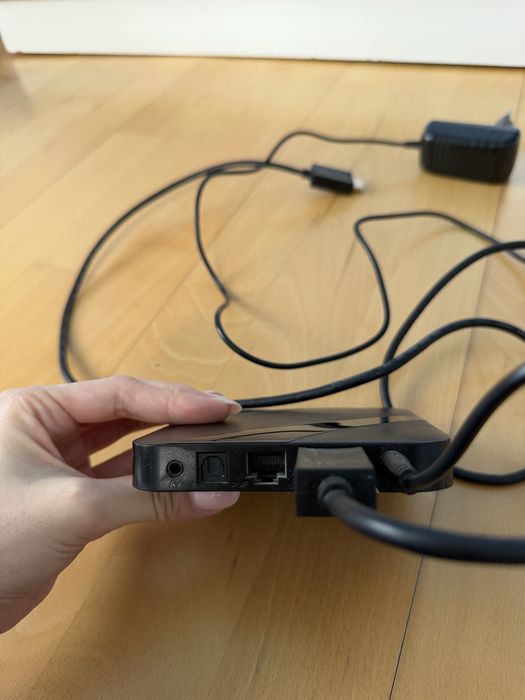Продам Smart TV приставку Tanix Android TV Box.