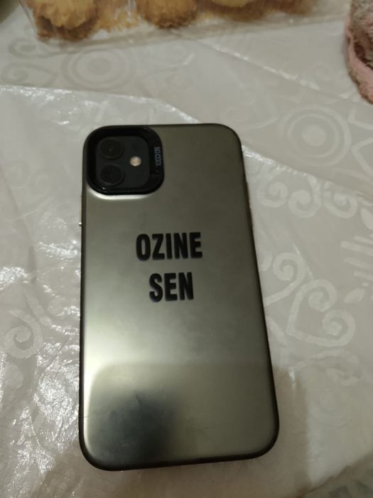 Продам Айфон 11.