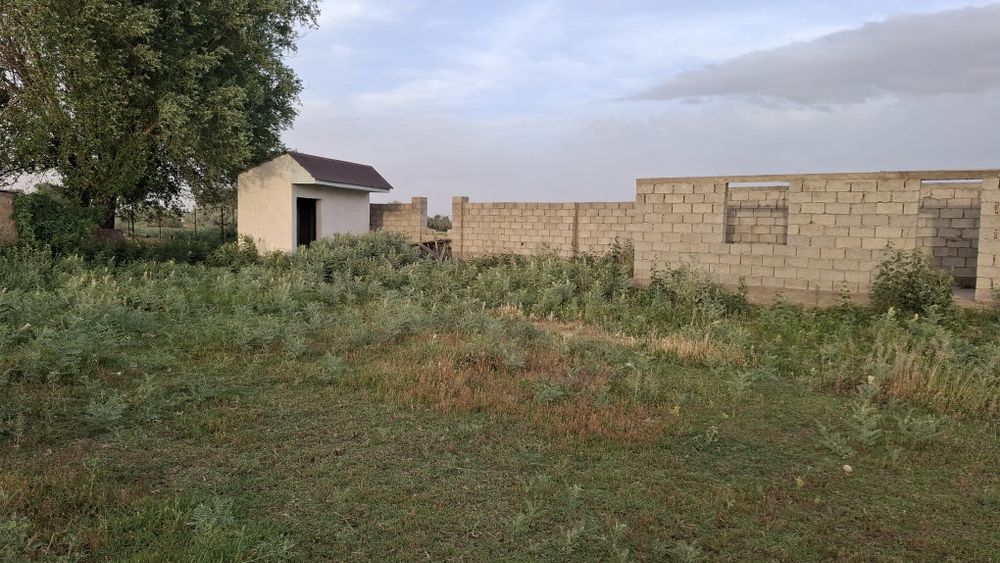 Земельный участок с времянкой