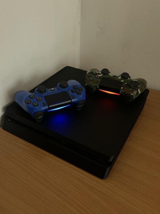 Продам PlayStation 4 Slim