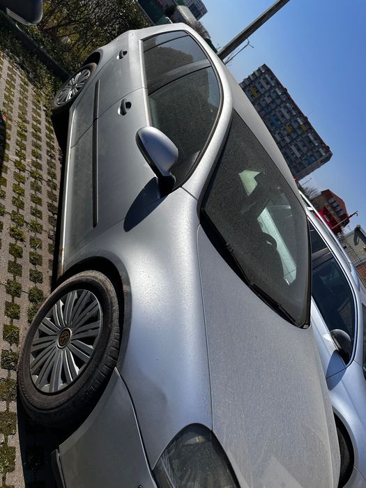 VW Golf 5 1.4 benzină – 800 € – pentru piese sau reparat