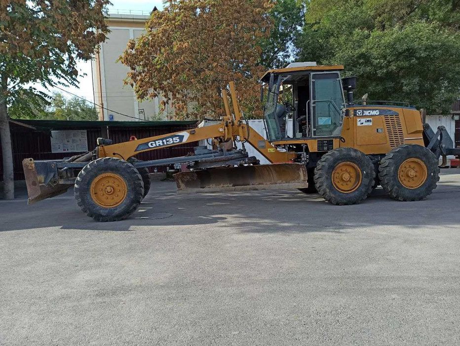 Автогрейдер GR135 Avtogreyder Greyder  в отличном состоянии