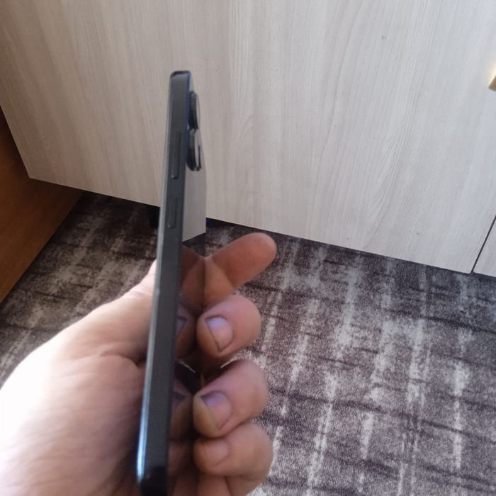 Продам редми 12 ...упал