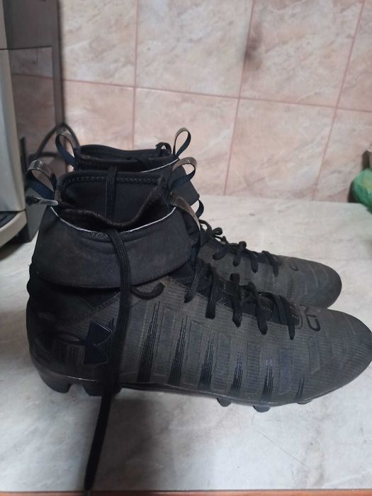 vand ghete cu crampoane Under Armour