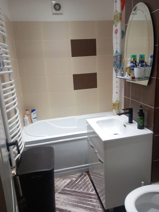 Vând apartament 2 camere Petroșani central