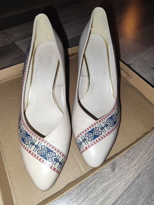 Pantofi piele noi mar. 40