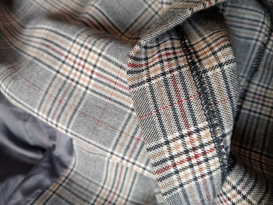 Продам клетчатый костюм тройка