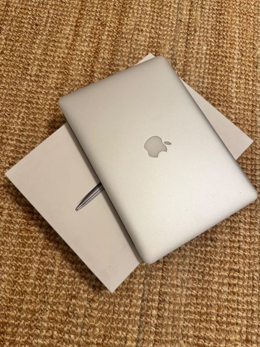 MacBook Air 13″ (Early 2015) –120GB SSD, stare bună, cutie originala