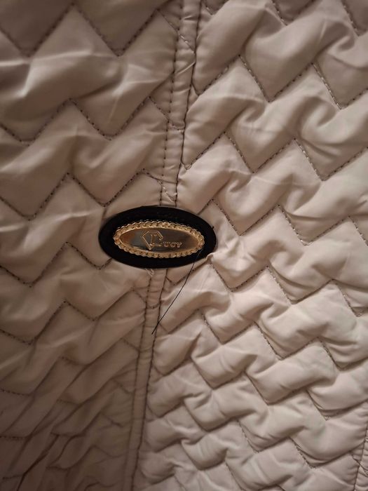 Дамско яке на марката Lucy