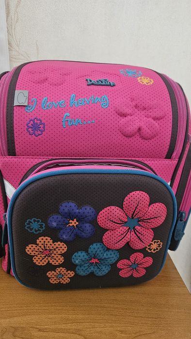 Школьный рюкзак для девочки.