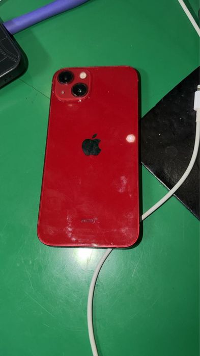 Продам Айфон 13