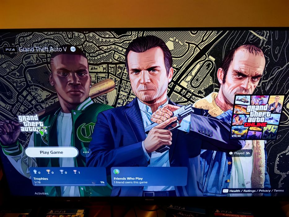 Продавам отлично запазен Playstation 5 Slim + подарък игри