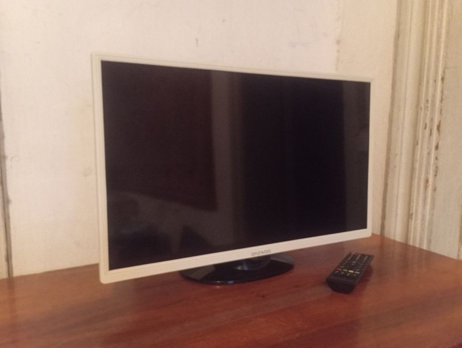 Продам телевизор Daewoo , диагональ 60 см .