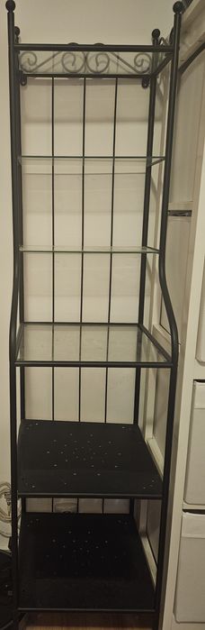 Etajeră metalică elegantă cu rafturi din sticlă