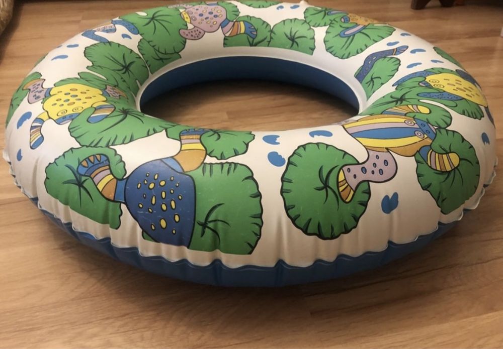 Надувной плавательный круг