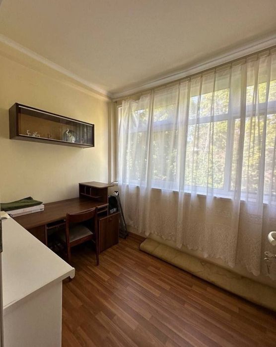 Срочно Продаётся Космонавт 2/4/5 с мебелью техникой ремонт средний !