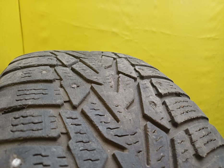 Шина R15 195/65 Nokian.