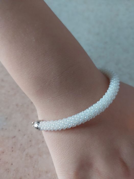 Браслет, жгут из чешского бисера