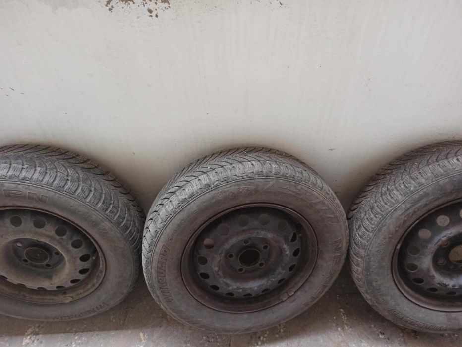 зимни гуми Nexen 205/60/15 с джанти 15 цола