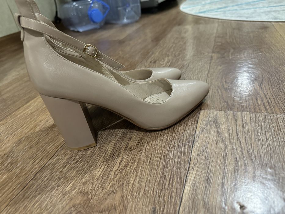 продам женские туфли