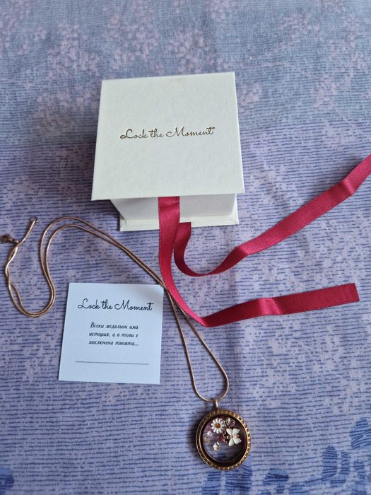 Колиета Lock the noment