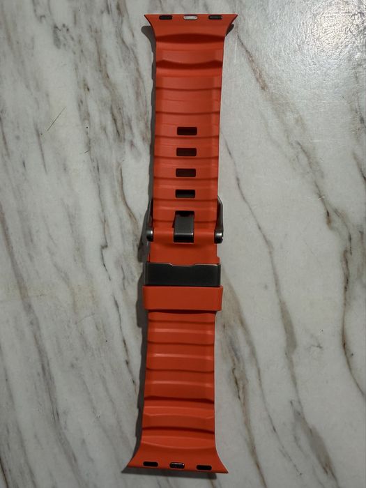 Продавам каишка за Apple Watch NOMAD Rocky Point