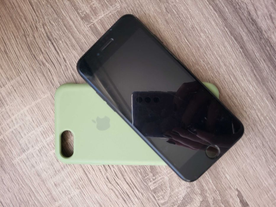 Iphone 7, черен, 32GB + зарядно, кейс и протектор