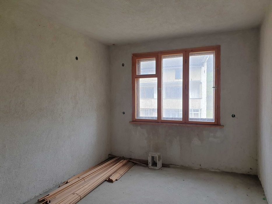 Продава се Многостаен апартамент в Карлово - 143 кв.м за 999 €/кв.м - Снимка #1