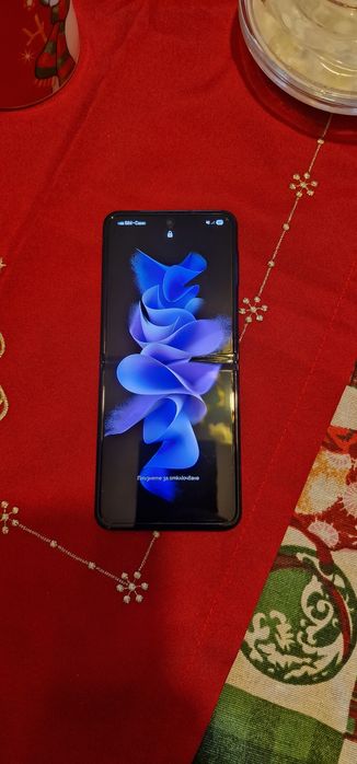 Продавам телефон Samsung Z Flip 3