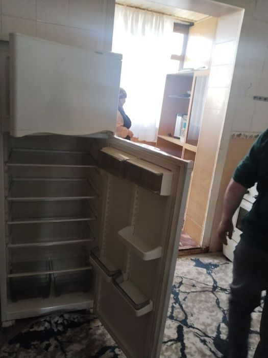 Arinda 3 xona 4 etaj 9 mikrarayon  makler xizmati bor