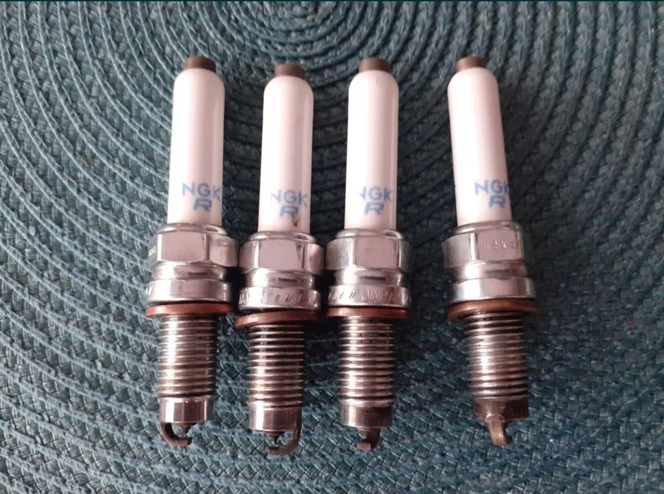 Свещи за Голф 7 и накладки за Тойота Ярис