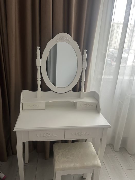 Masuta de machiaj  in satre foarte buna