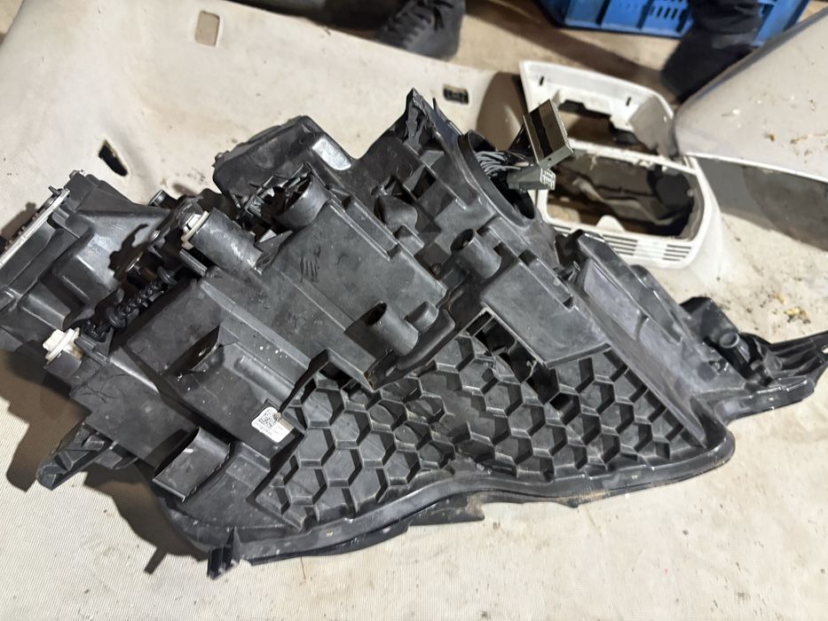 Volvo V60 2018 година Ляв Лед Фар Led