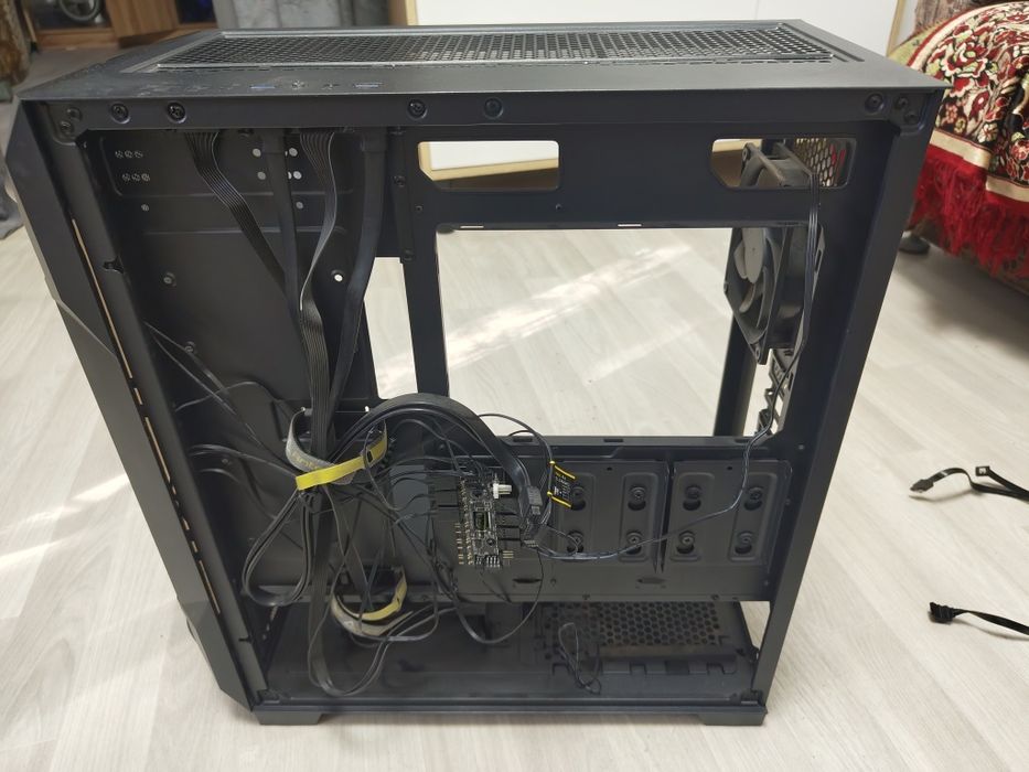 Корпус Antec в хорошем состоянии