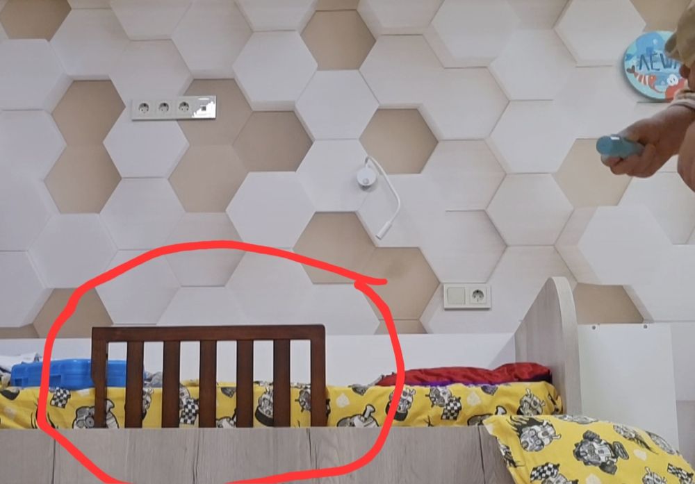 Деревянная кроватка манеж детская.