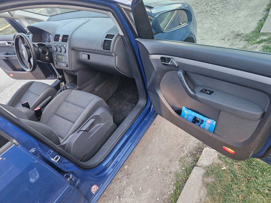 Vw touran 7 locuri 1.6fsi benzina 115cp 6 trepte foarte ingrijit