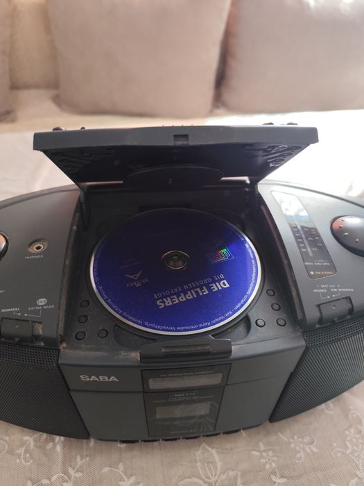 Комбиниран CD плеър с касети