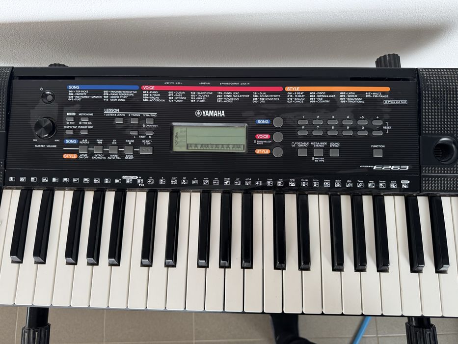 Orga Yamaha E263