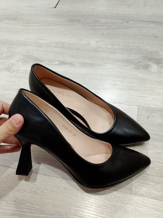 Черный туфли элегантный