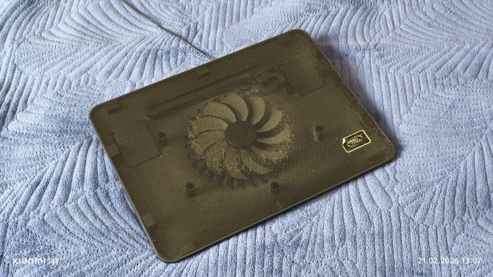 охлаждающая подставка для ноутбука Deepcool.