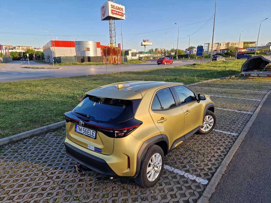 TOYOTA YARIS CROSS 2022 - benzină - garanție Toyota - 50.464 km - culoare Brass Gold - în garanție - revizia la zi - Preț 21.400 Euro -  O723 OO9 O79