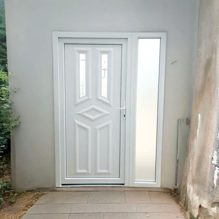 Usa de intrare casa alb termopan pvc disponibil pe stoc