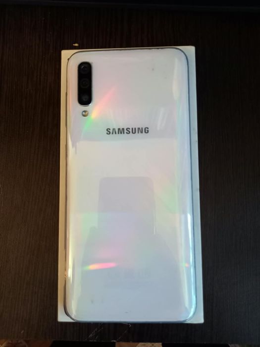 Самсунг а50 продам
