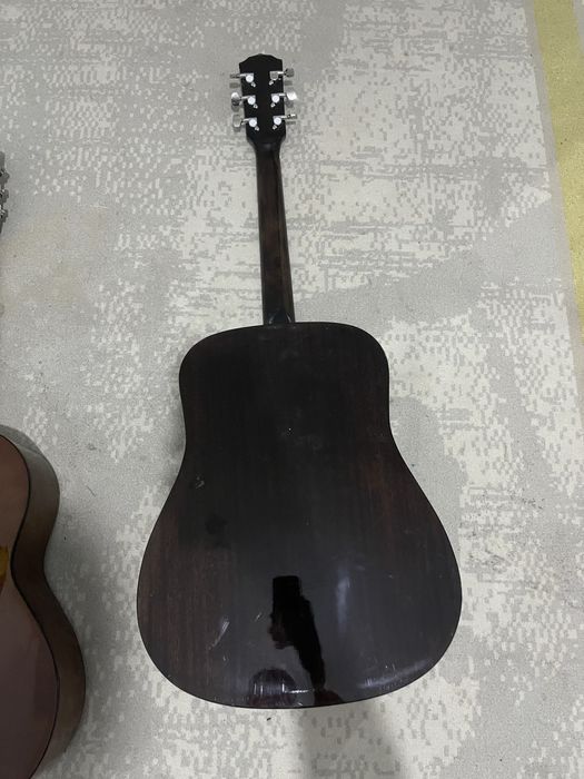 гитару  ямаха С40 и CD60 nat