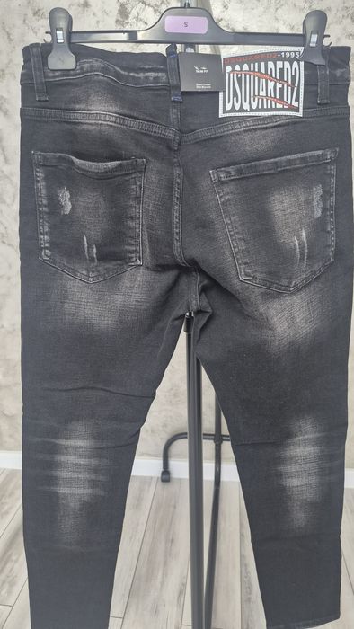 Blugi dsquared2 elastici noi cu etichetă