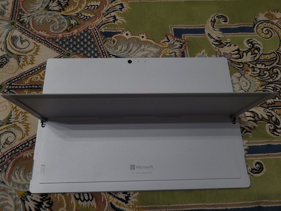 Microsoft Surface Pro 5 i5 / 4gb