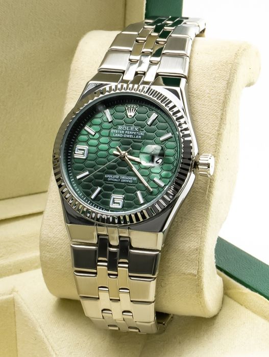 Продается часы зелёные, белые и синий